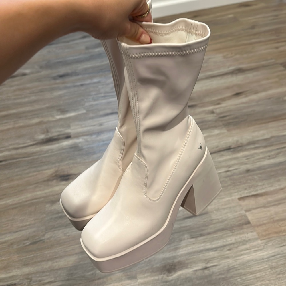 Only tried on. New
